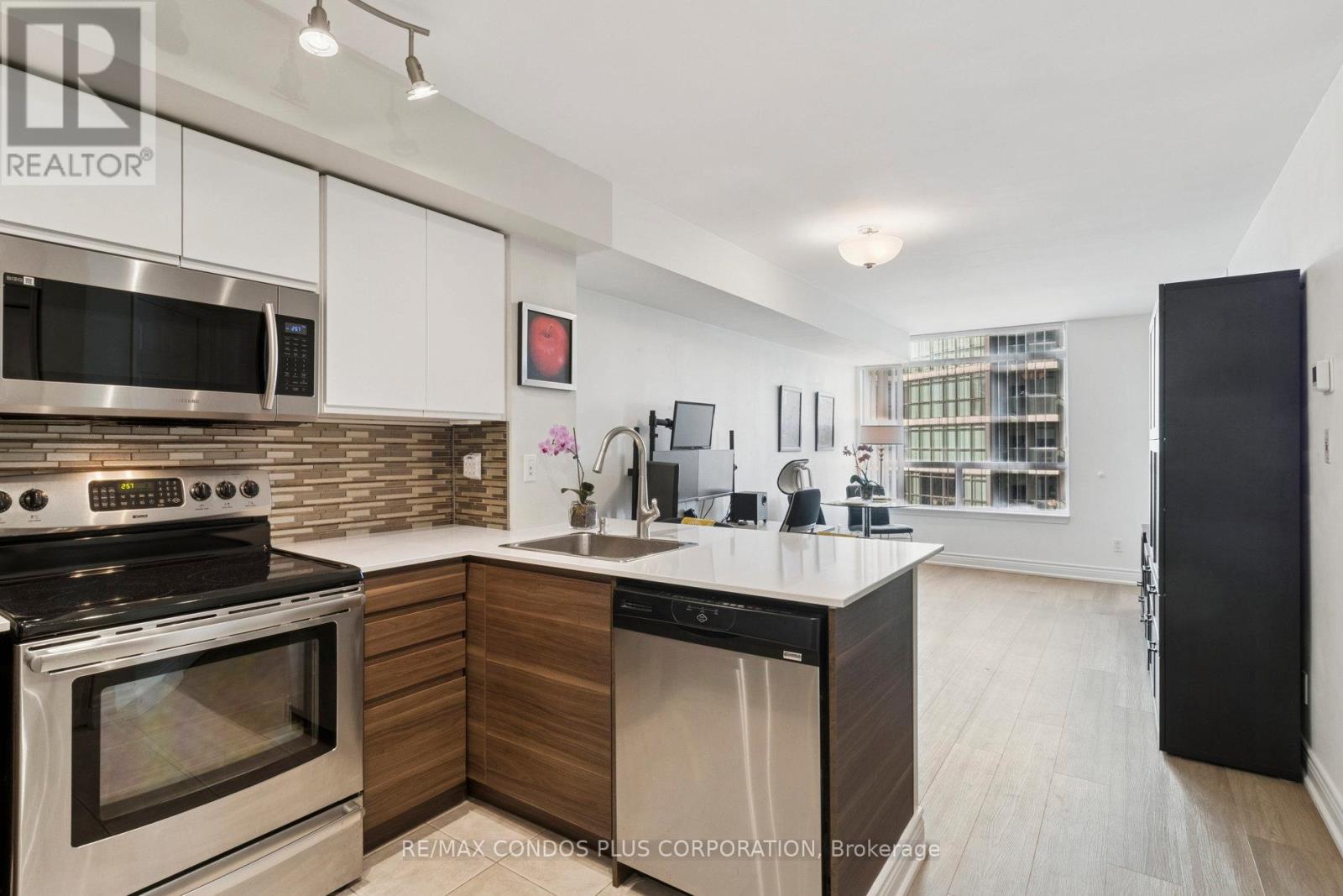 708 30 Harrison Garden Blvd, Toronto, ON M2N 7A9