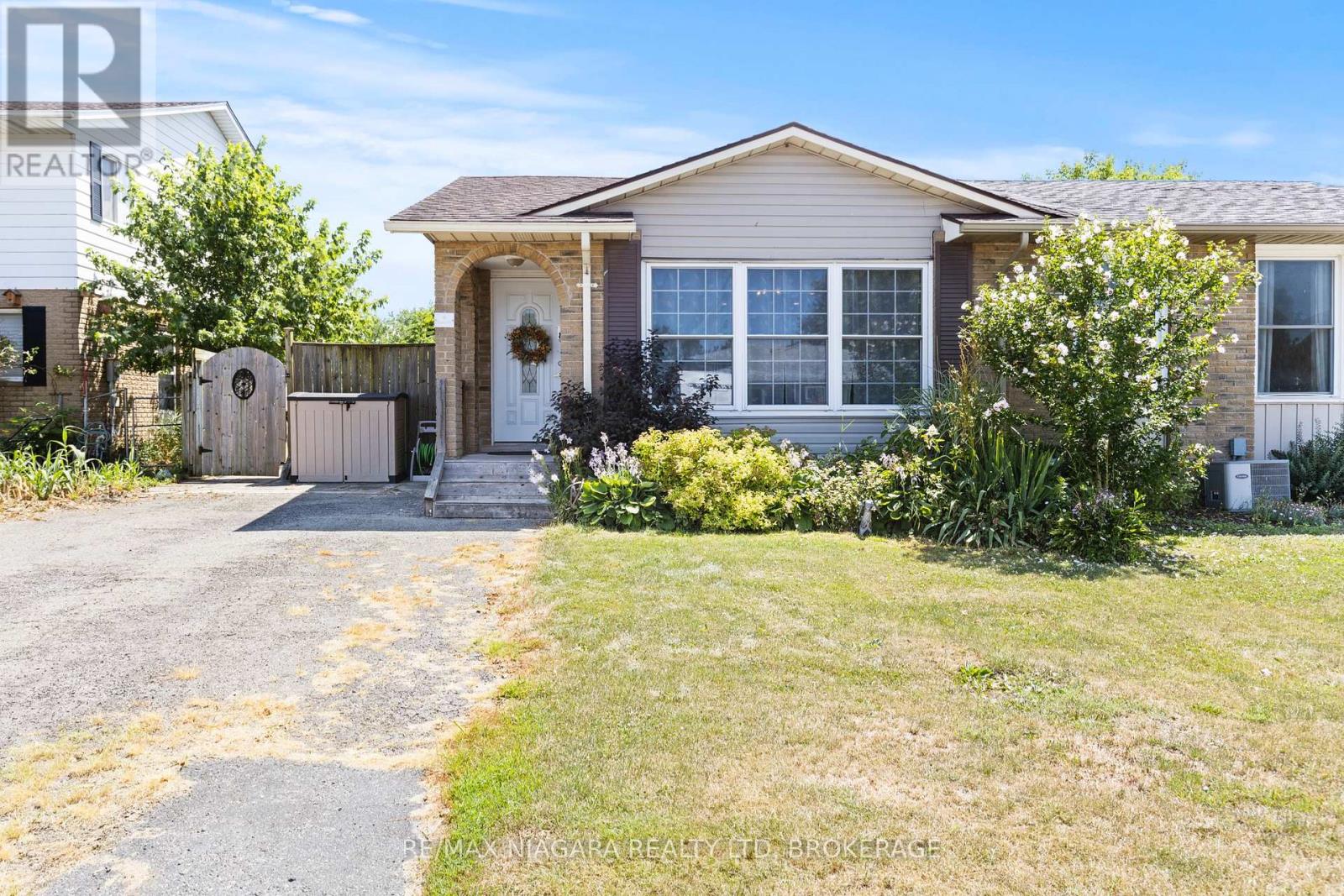 8 Dodds Ct, Fort Erie, ON L2A 5Z2
