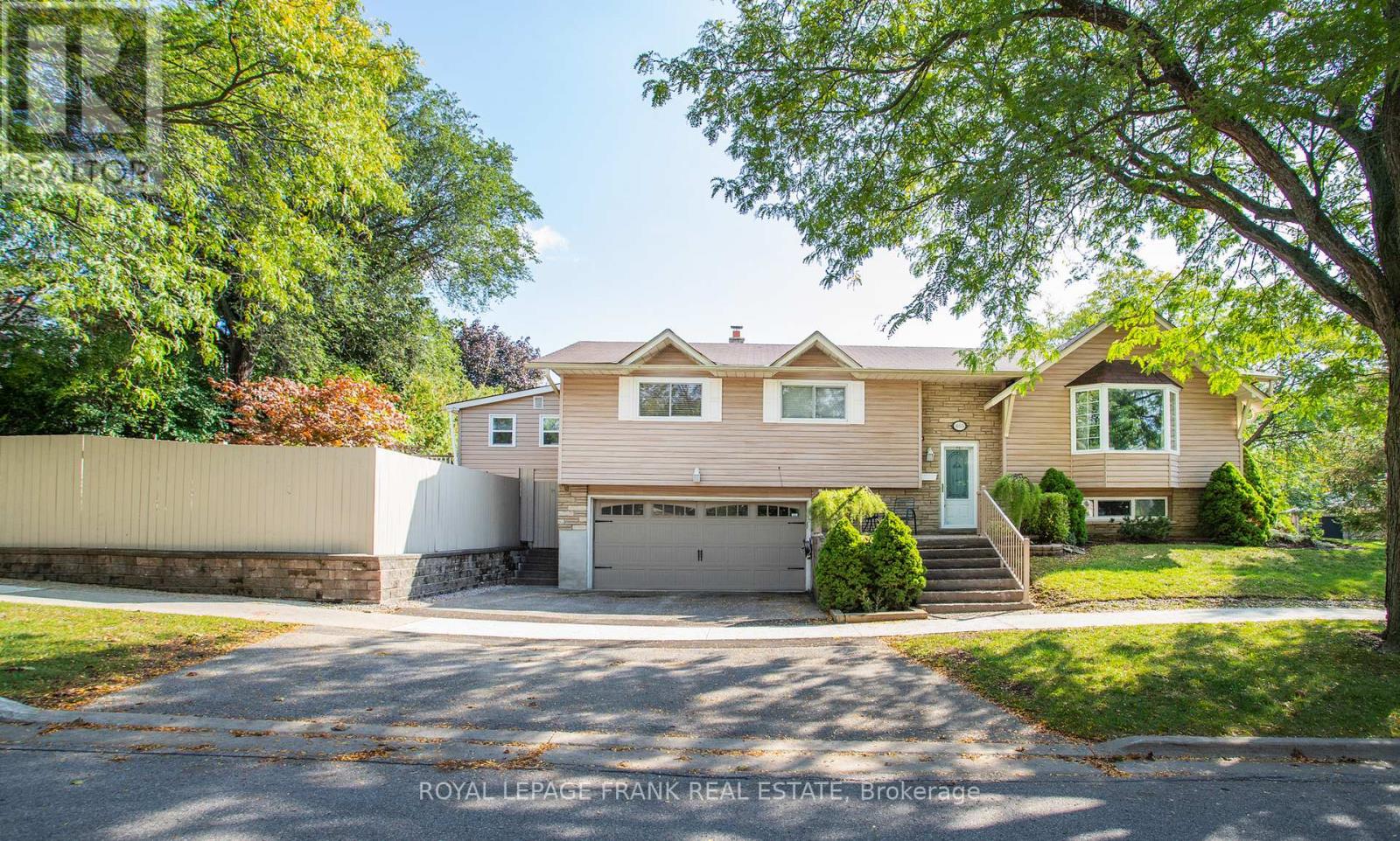 655 Bermuda Ave, Oshawa, ON L1J 6J4