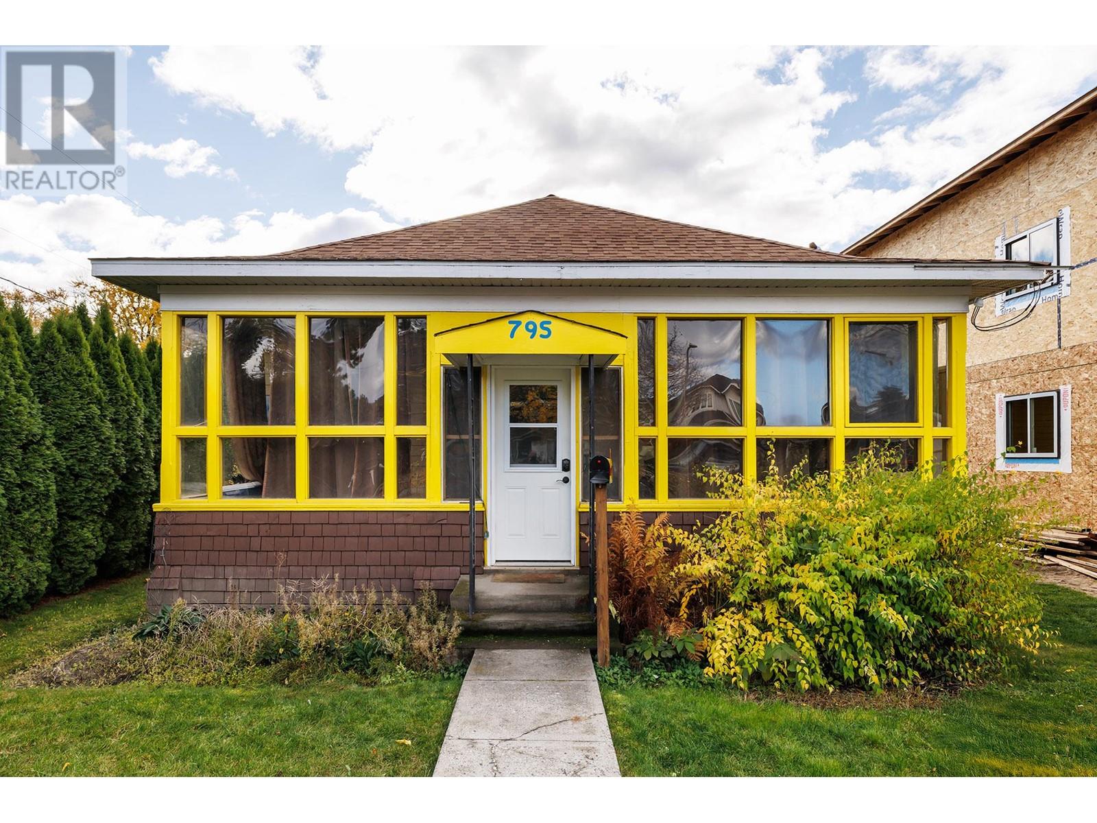 795 Lawson Ave, Kelowna, BC V1Y 6S9