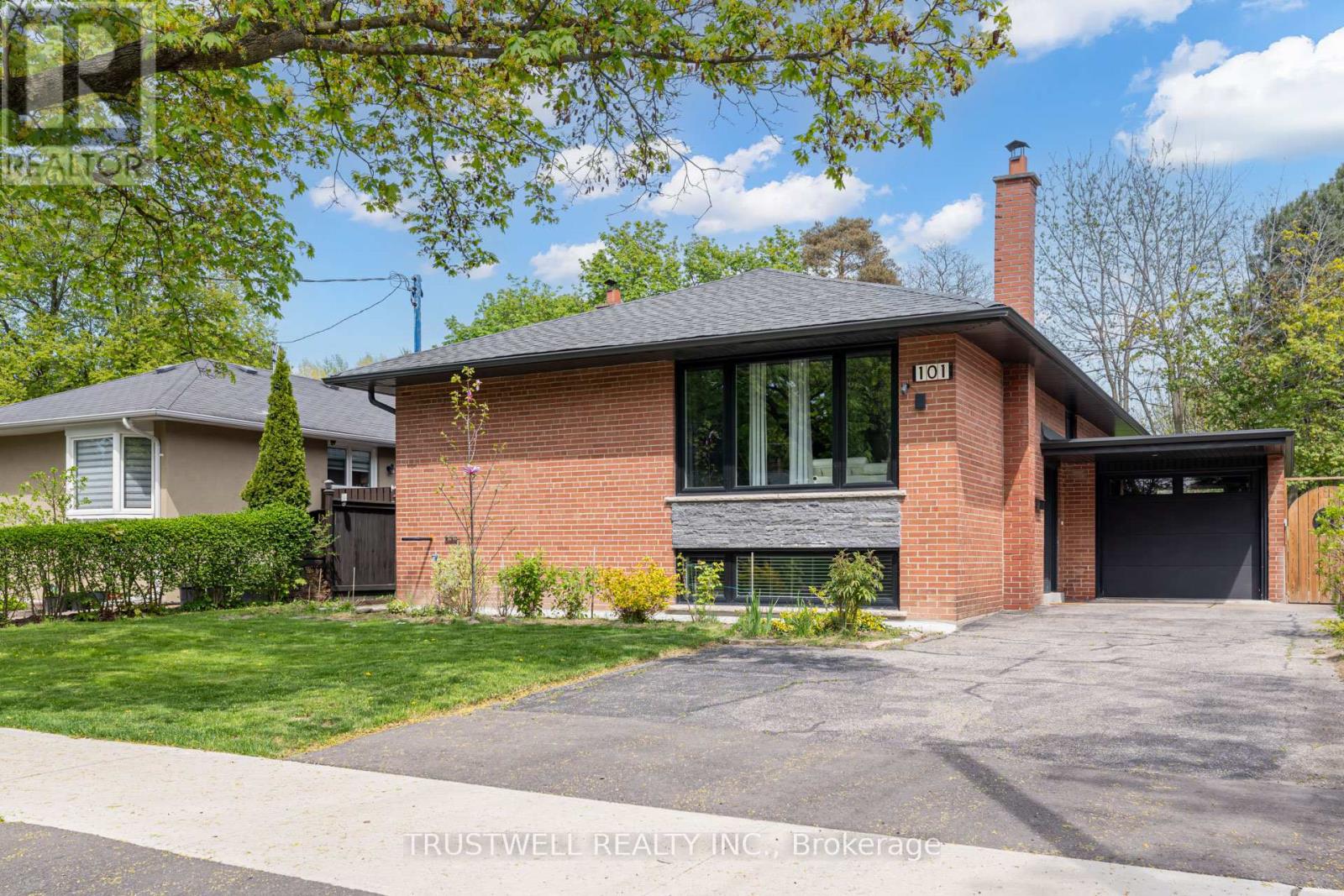 101 Wincott Dr, Toronto, ON M9R 2P5