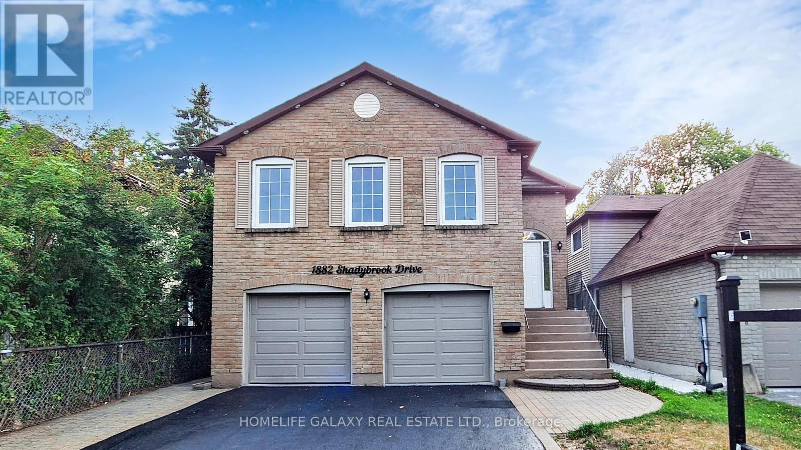 1882 Shadybrook Dr, Pickering, ON L1V 3A8