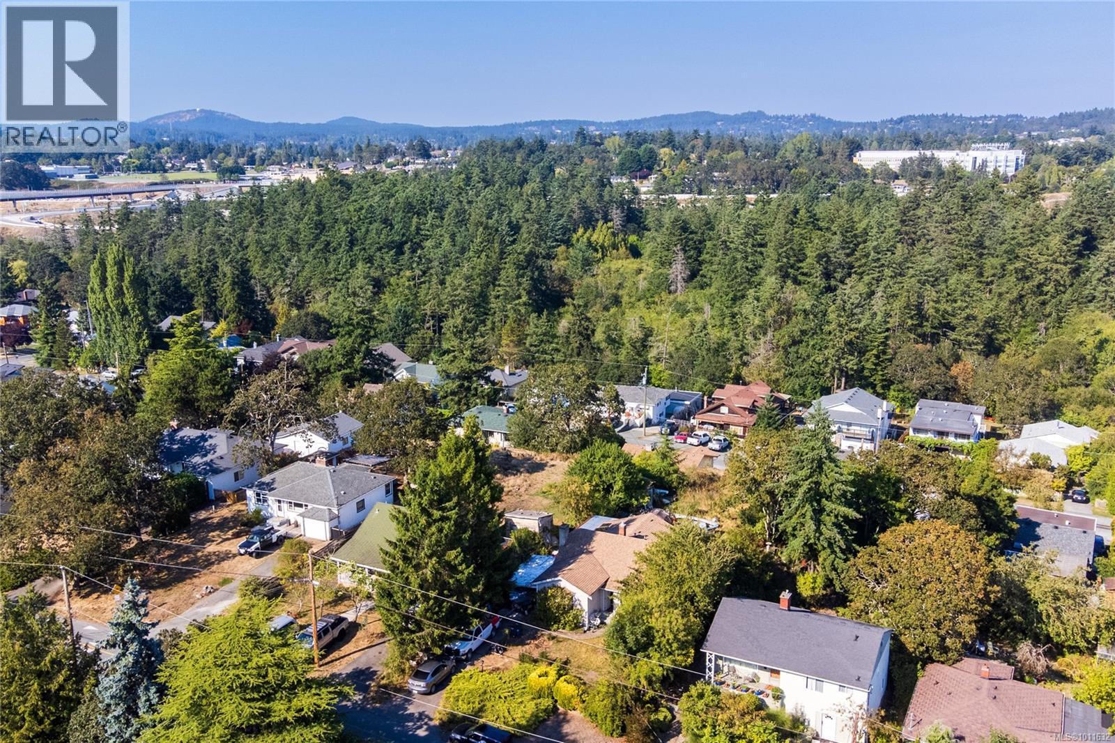 508 Davida Ave, Saanich, BC V9A 2C7