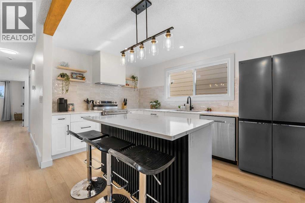 966 Berkley Dr NW, Calgary, AB T3K 1A2