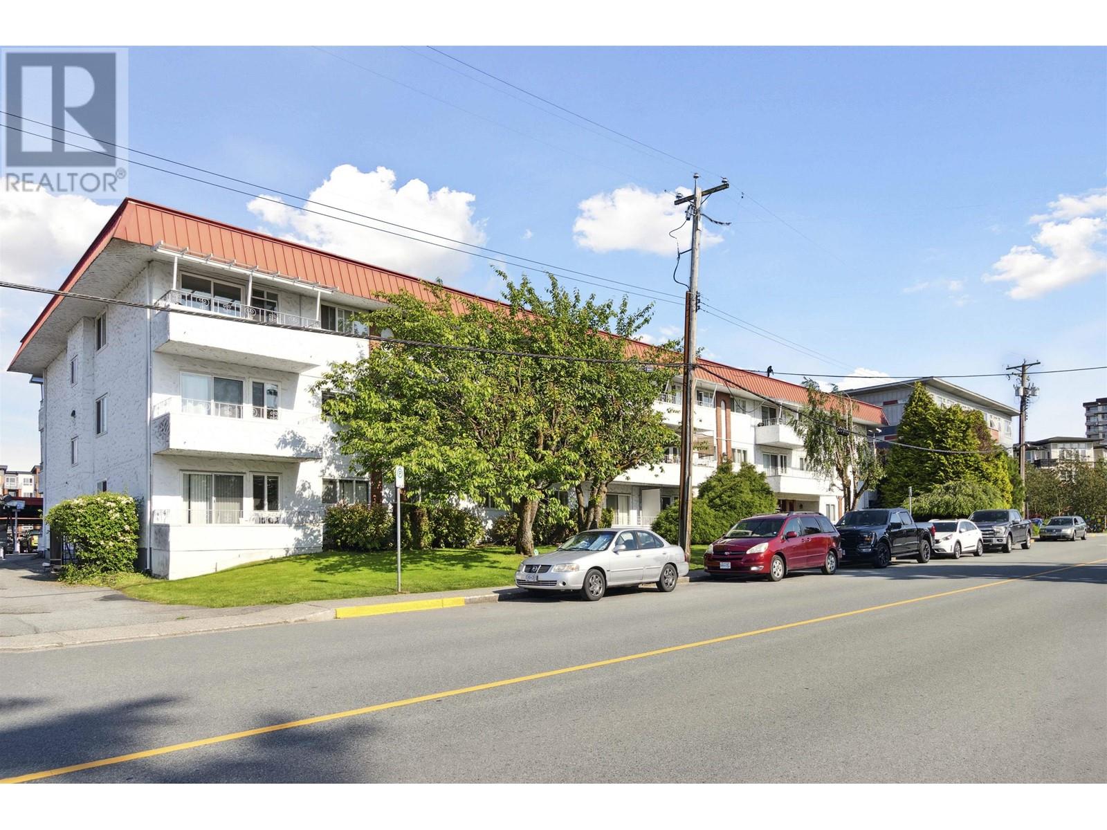 12096 222 Street Unit 212, Maple Ridge, BC V2X 5W1