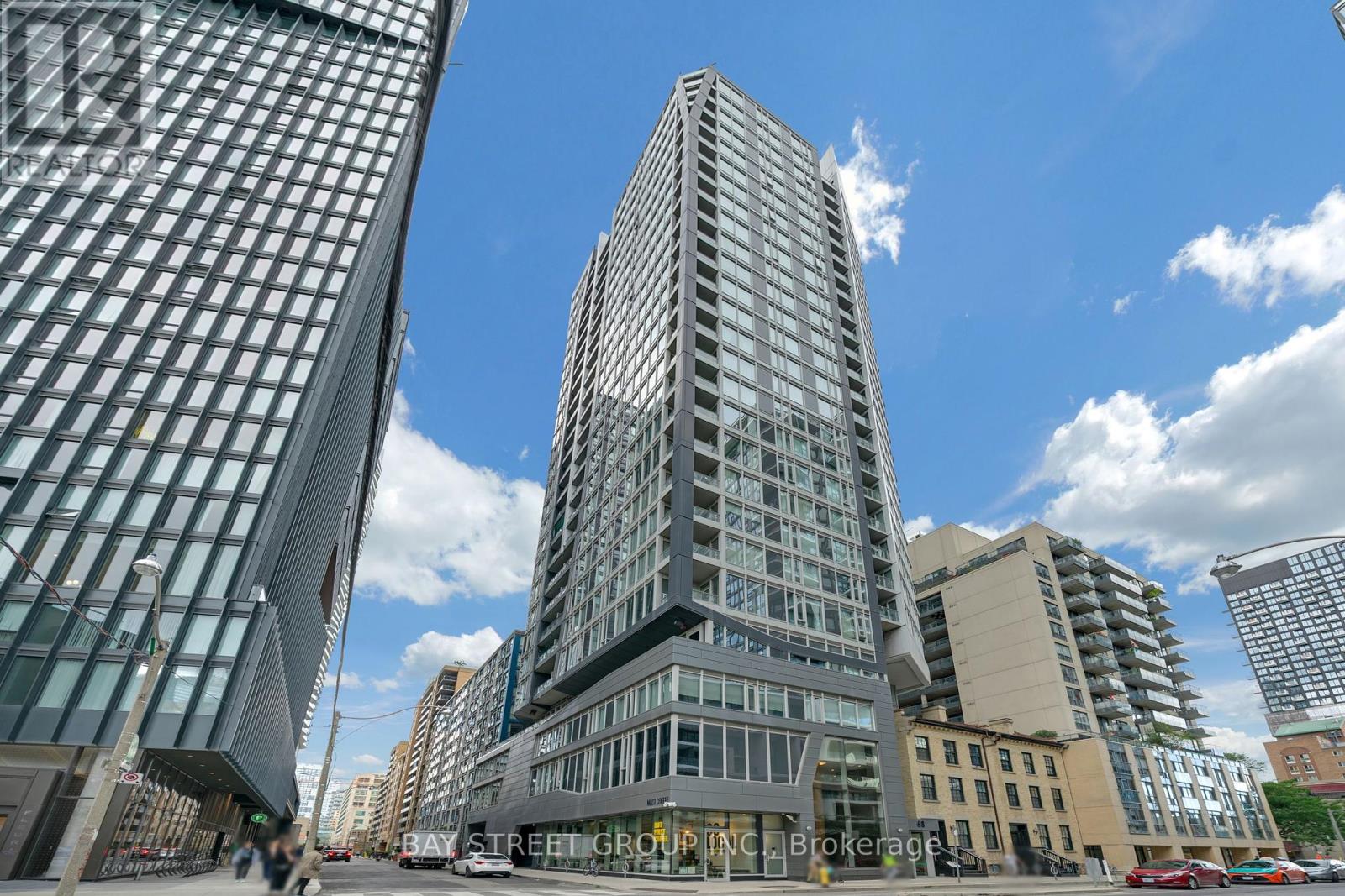 2802 68 Shuter St, Toronto, ON M5B 0B4