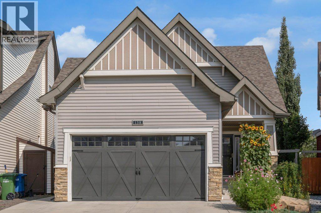 138 Reunion Lndg, Airdrie, AB T4B 3W4