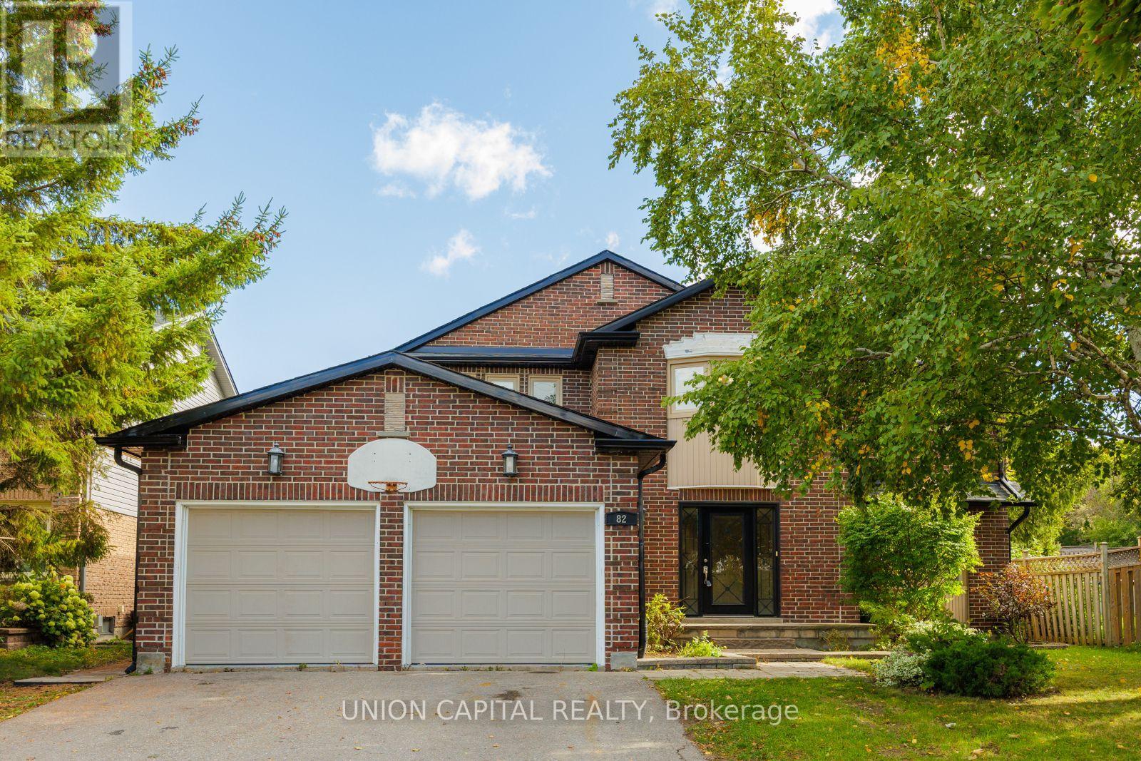 82 Old Yonge St, Aurora, ON L4G 6C7