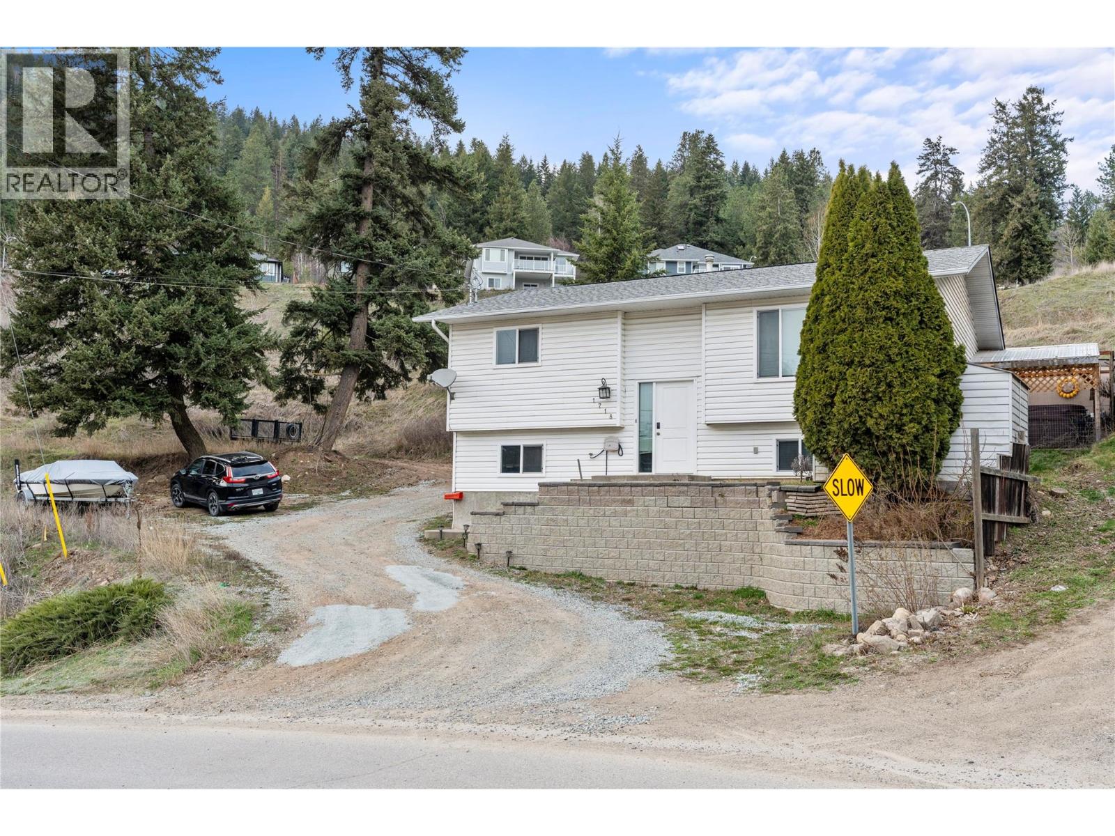 1718 Grandview Ave, Lumby, BC V0E 2G0
