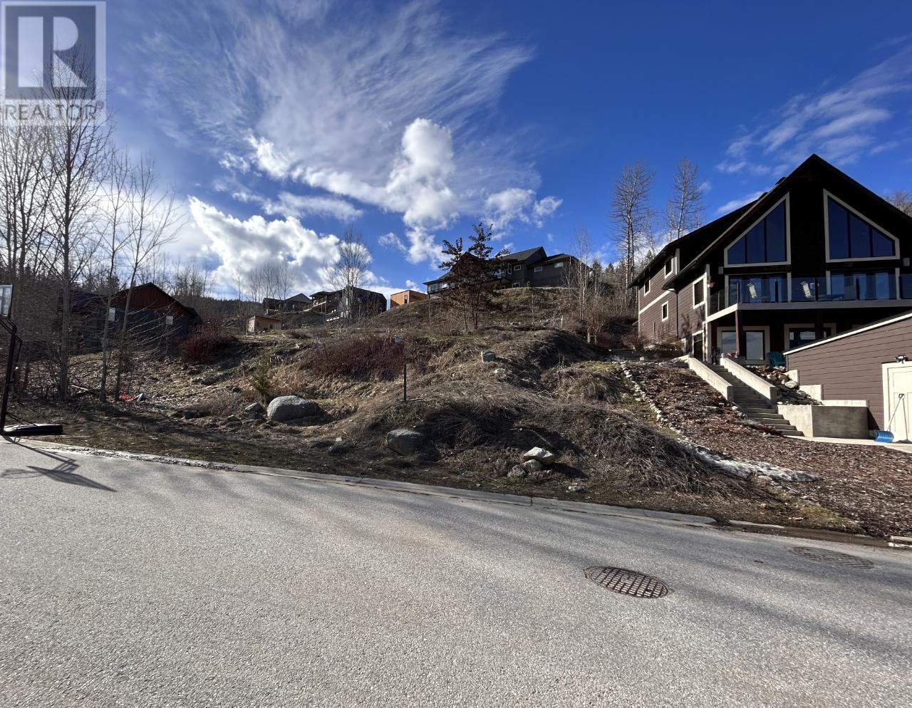 806 White Tail Dr, Rossland, BC V0G 1Y0