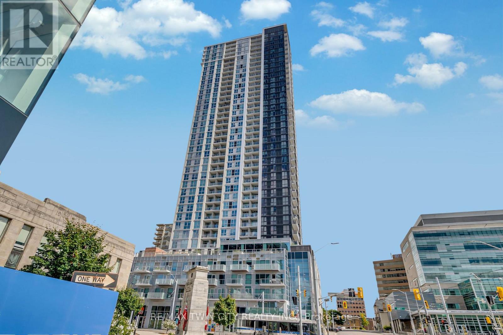 2404 60 Frederick St, Kitchener, ON N2H 0C7