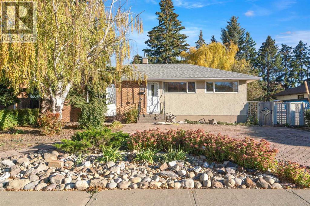 5316 Thorncliffe Dr NW, Calgary, AB T2K 2Z3