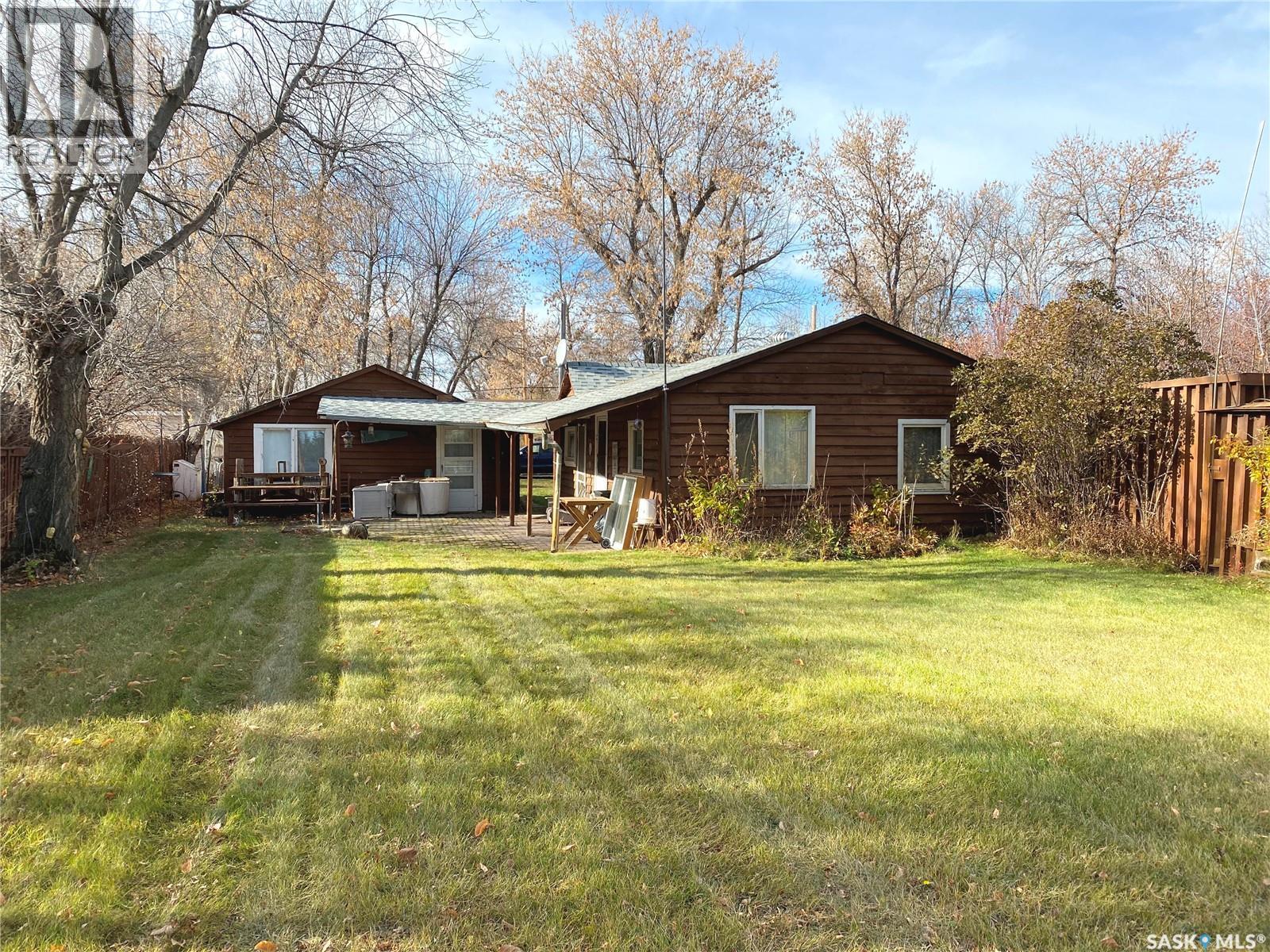 69 Elm St, Lebret, SK S0G 2Y0