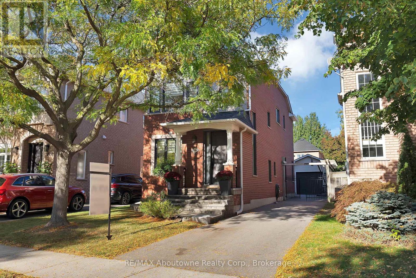 2599 Castle Hill Cres, Oakville, ON L6H 6J1