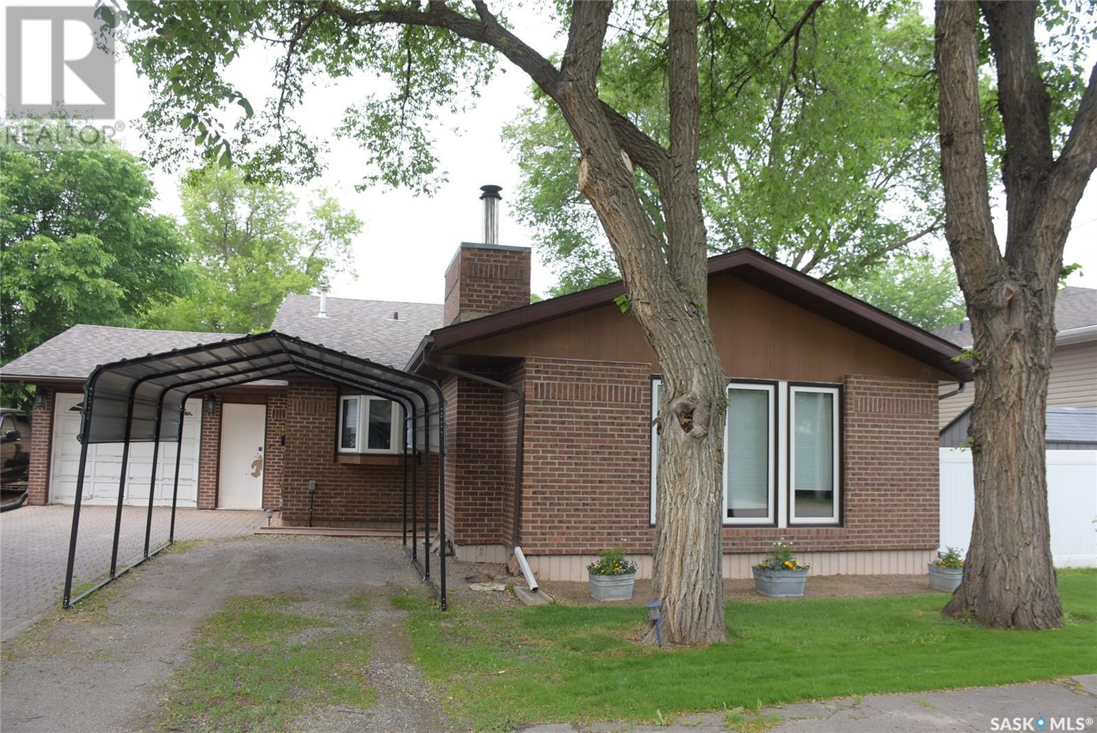 119 Dewdney St, Indian Head, SK S0G 2K0