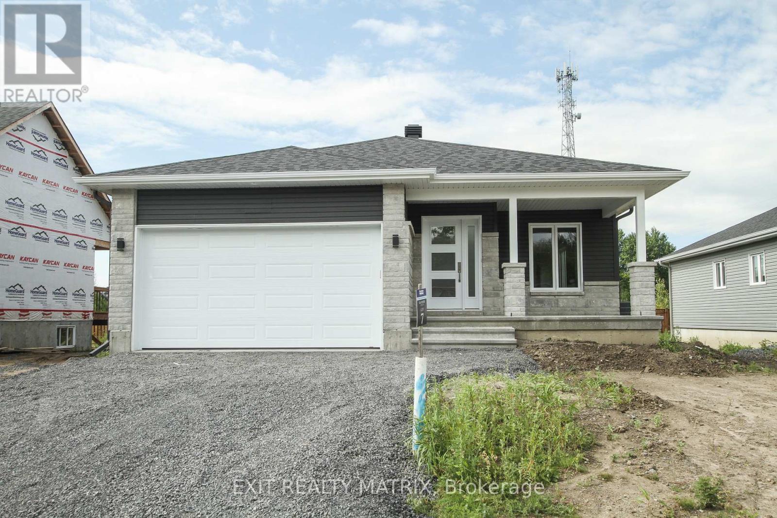 1401 Caroline Ct, Cornwall, ON K6J 0C5