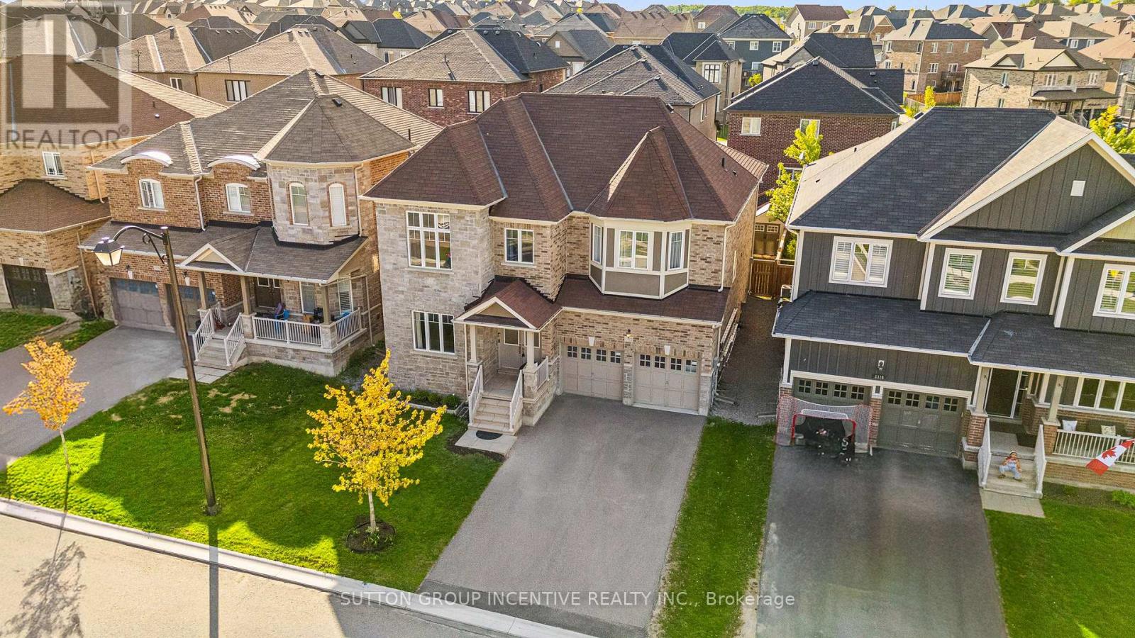 1322 Bardeau St, Innisfil, ON L0L 1W0