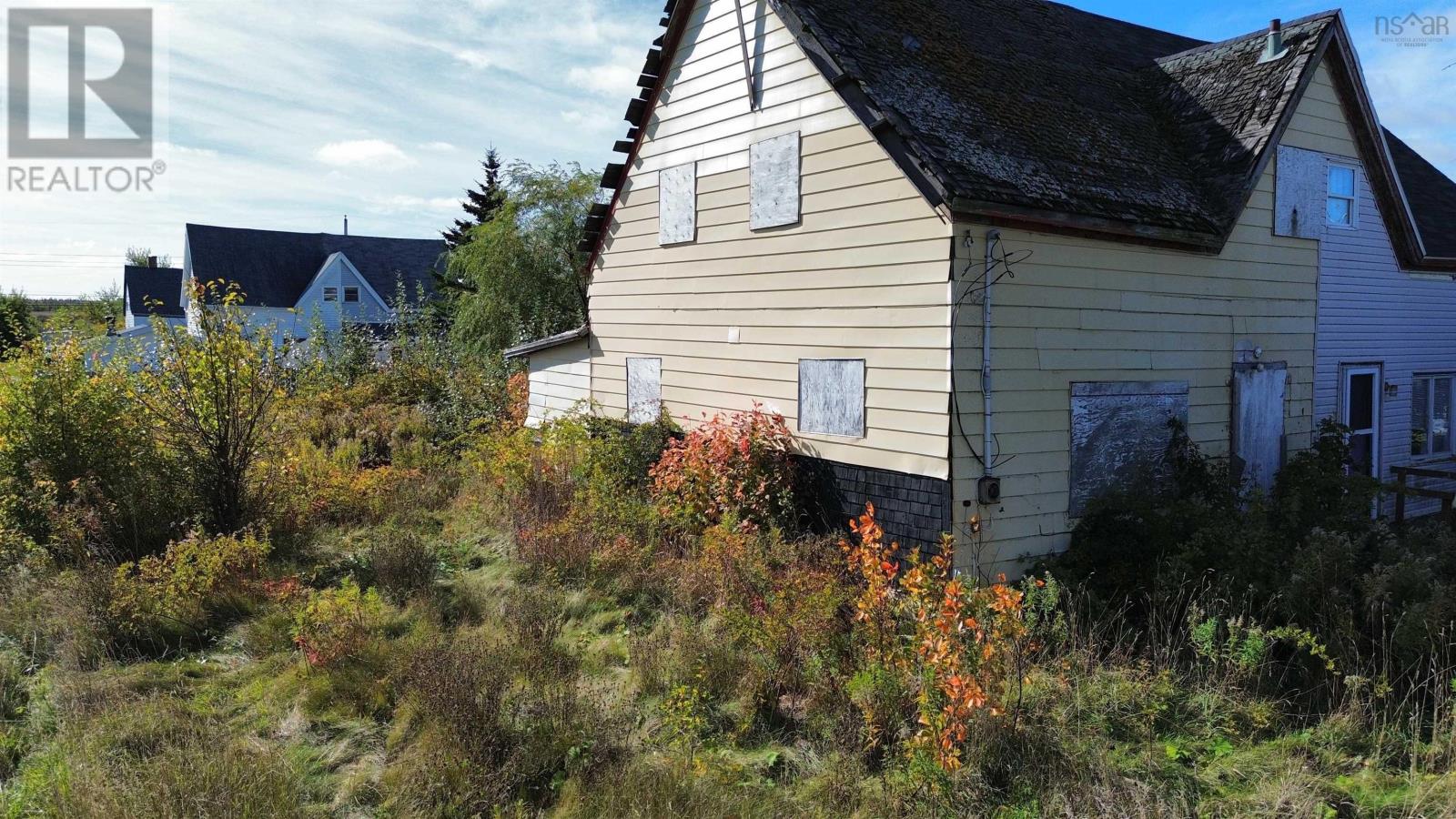 94 Dorchester St, Glace Bay, NS B1A 3P4