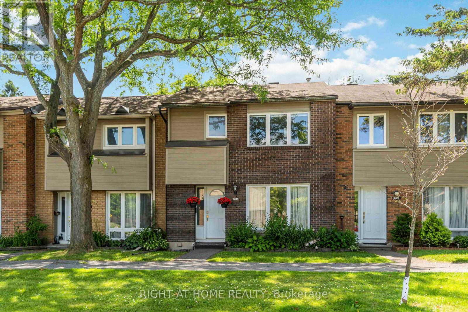 3 21 Midland Cres, Ottawa, ON K2H 8P6