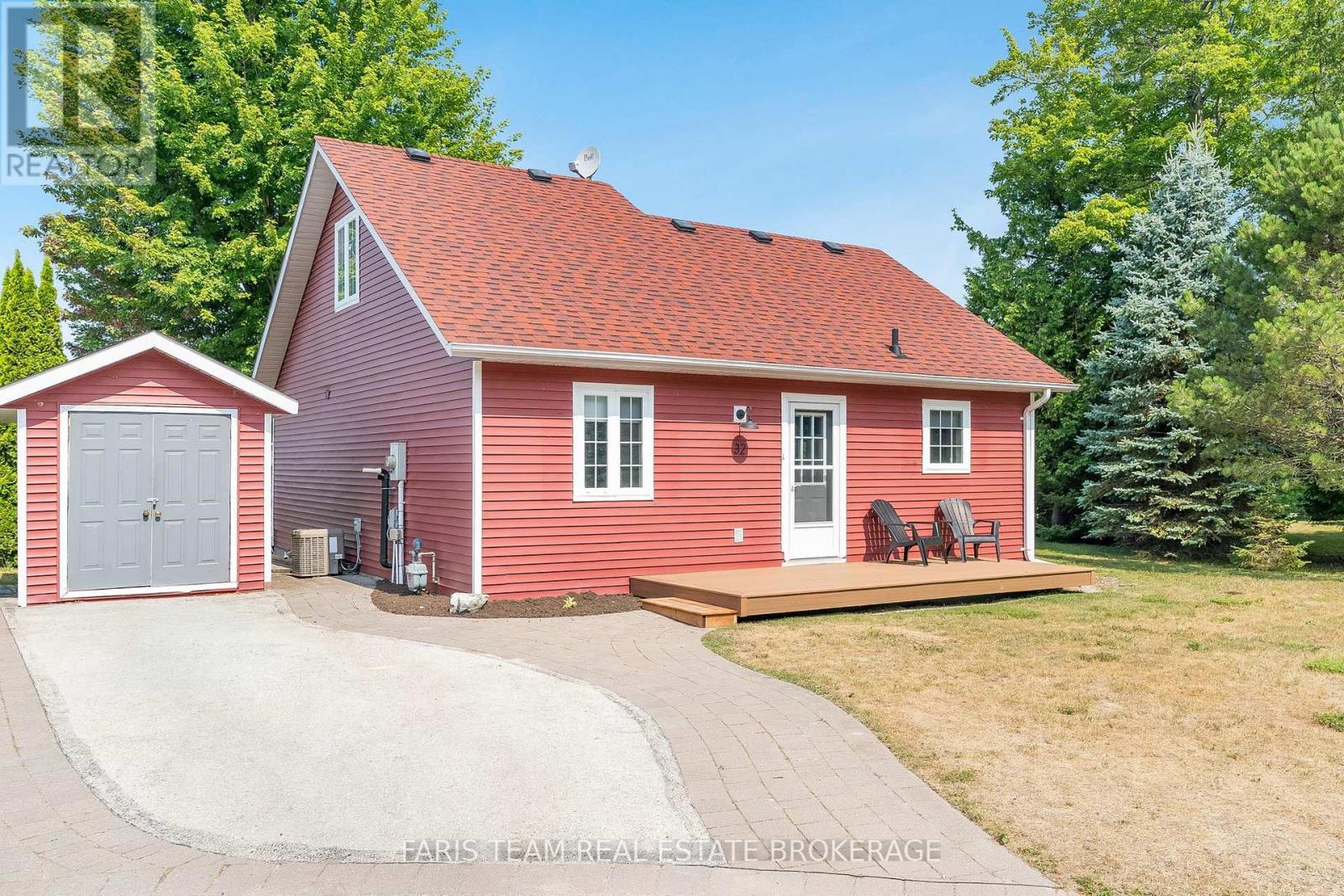 32 Algonquin Trl, Wasaga Beach, ON L9Z 1X7