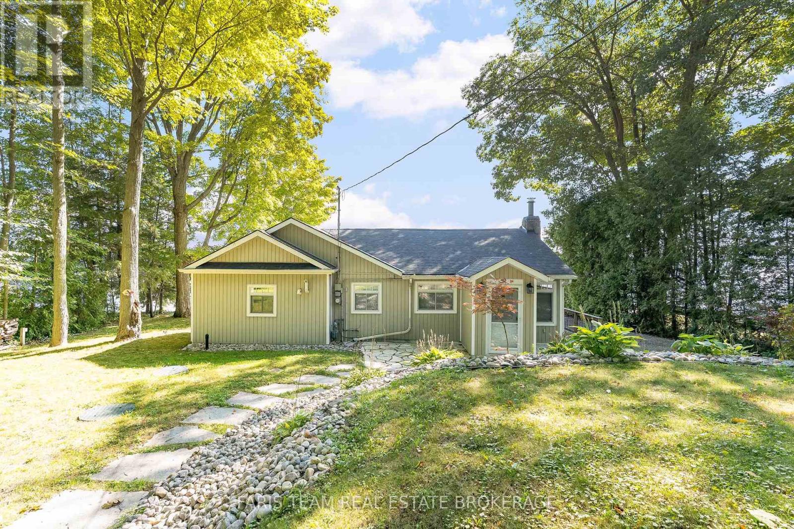 1449 Champlain Rd, Tiny, ON L9M 0C1