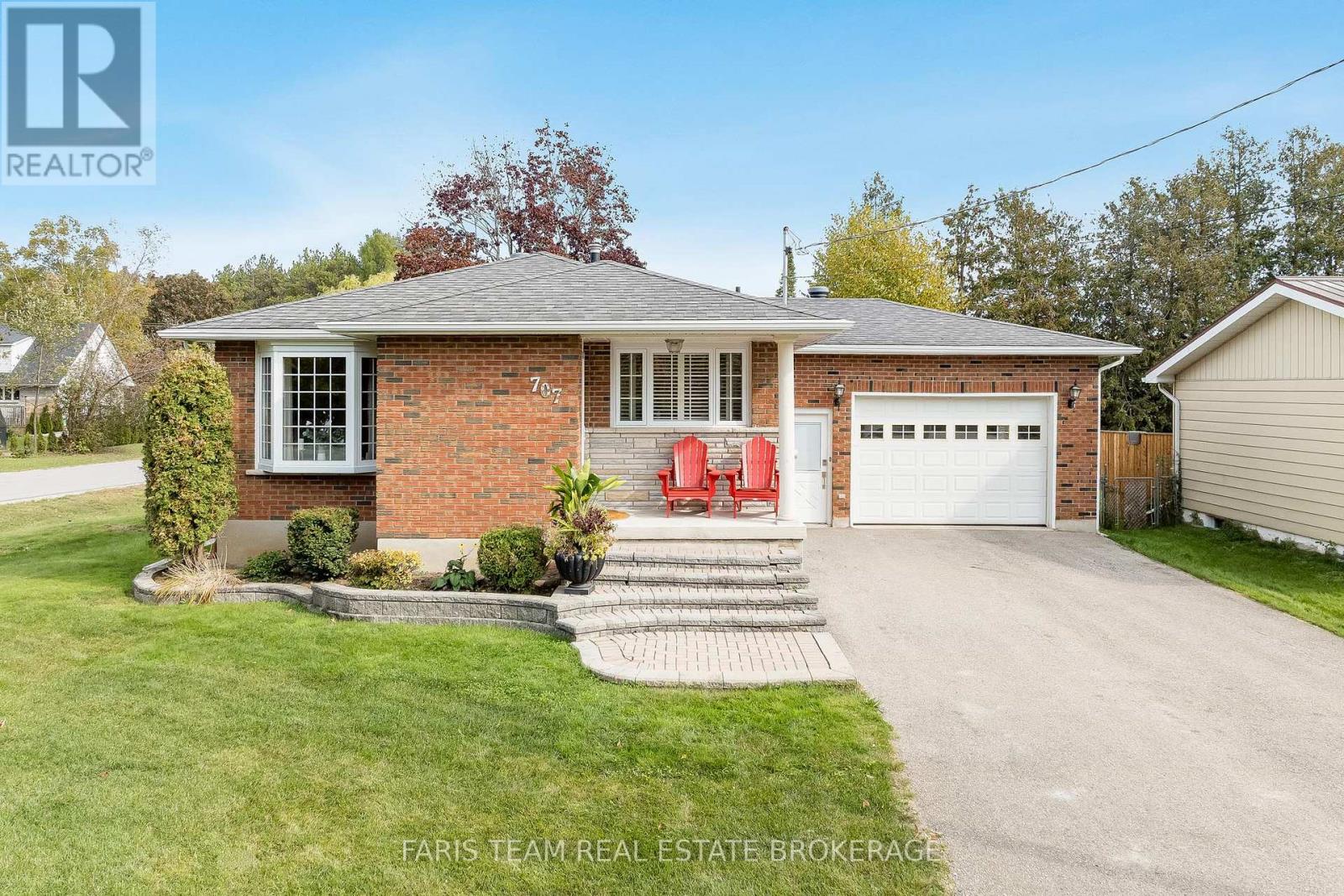 707 9th Ave, Tay, ON L0K 1R0