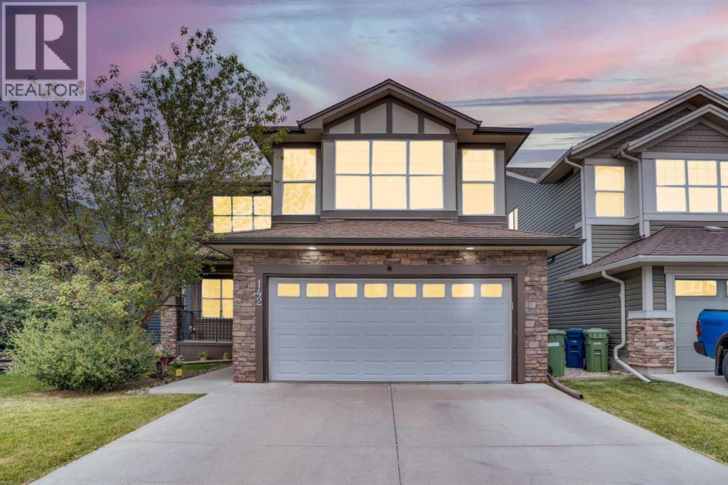 142 Luxstone Vw SW, Airdrie, AB T4B 0J9
