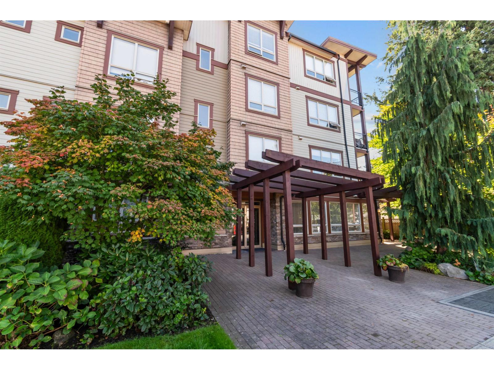 15268 18 Avenue Unit 306, Surrey, BC V4A 1W8