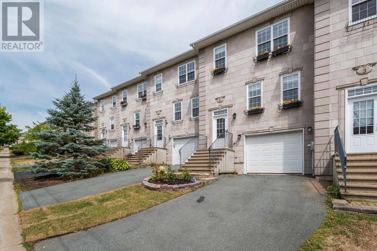 5 Brigadier Ct, Halifax, NS B3M 4Y4