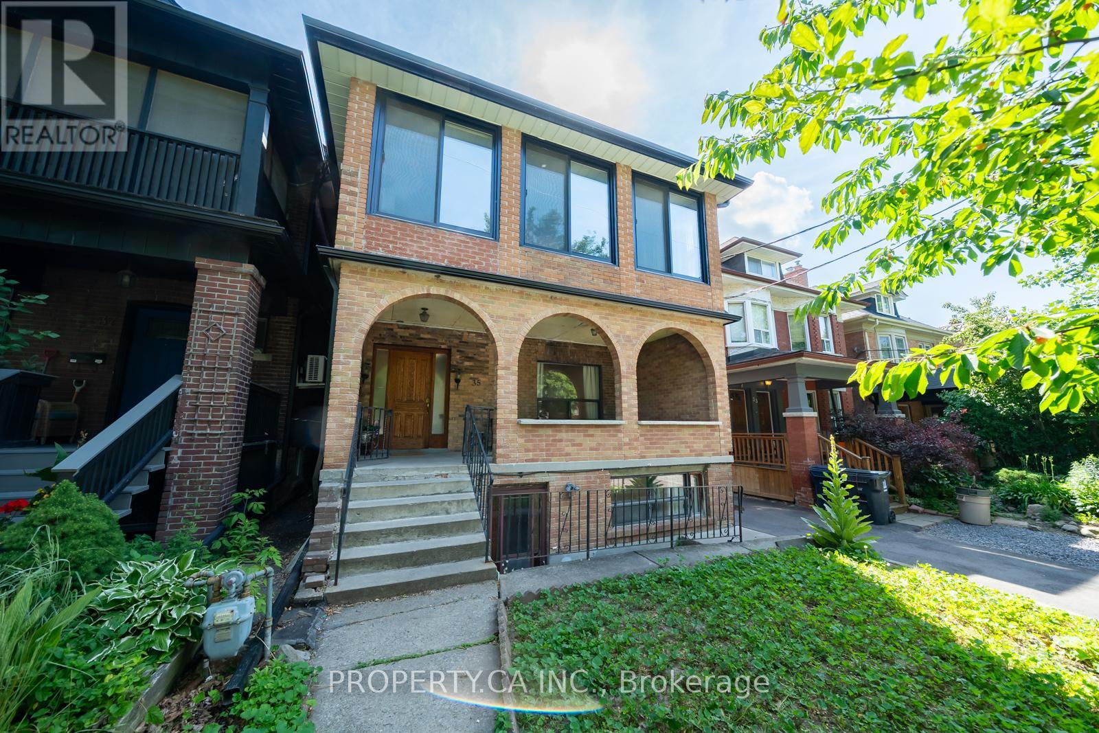 35 Pinewood Ave, Toronto Humewood-cedarvale, ON M6C 2V2