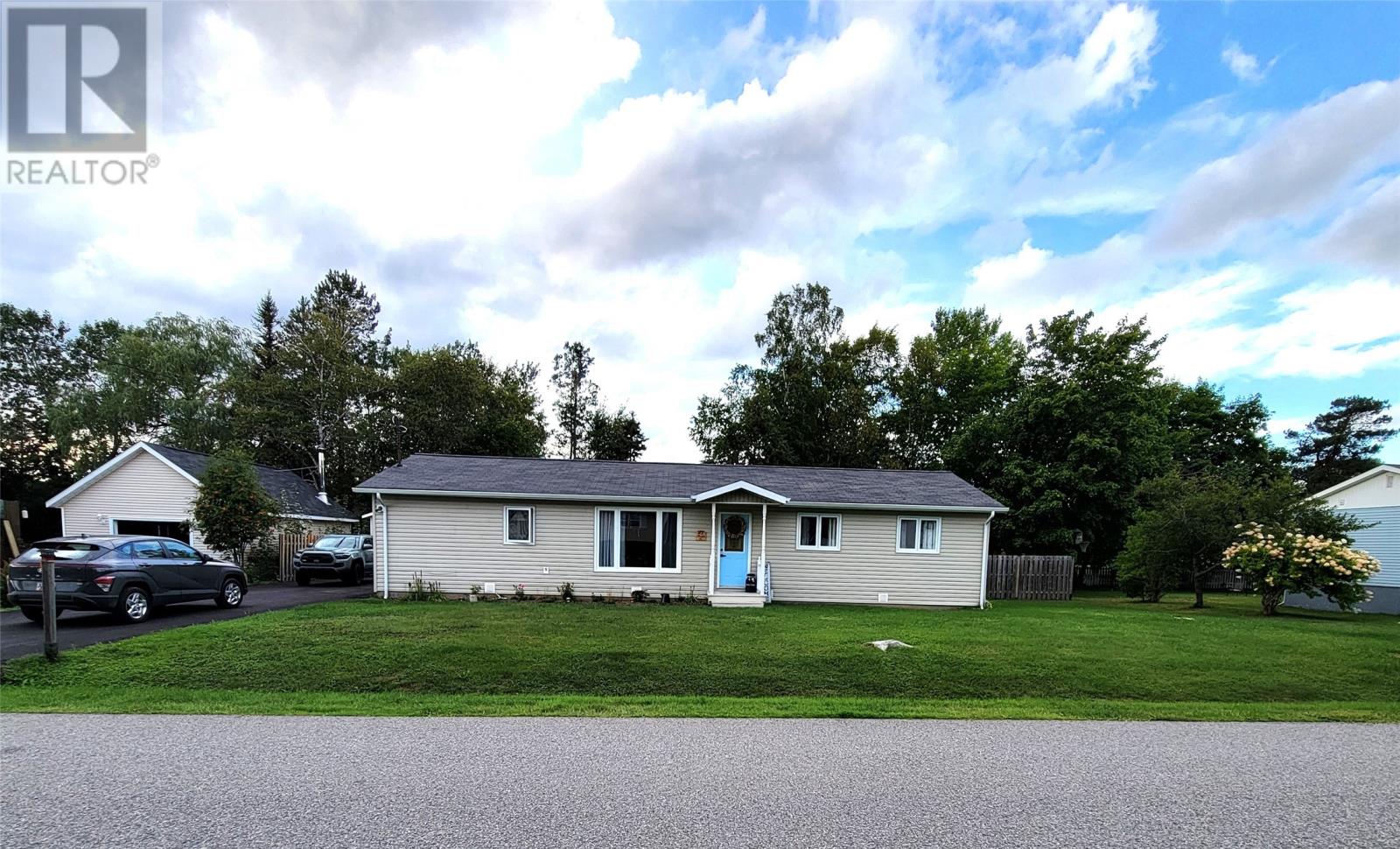 27 Hodder Dr, Pasadena, NL A0L 1K0
