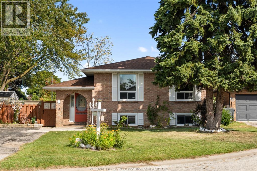 1 Lucy Cres, Leamington, ON N8H 4S4