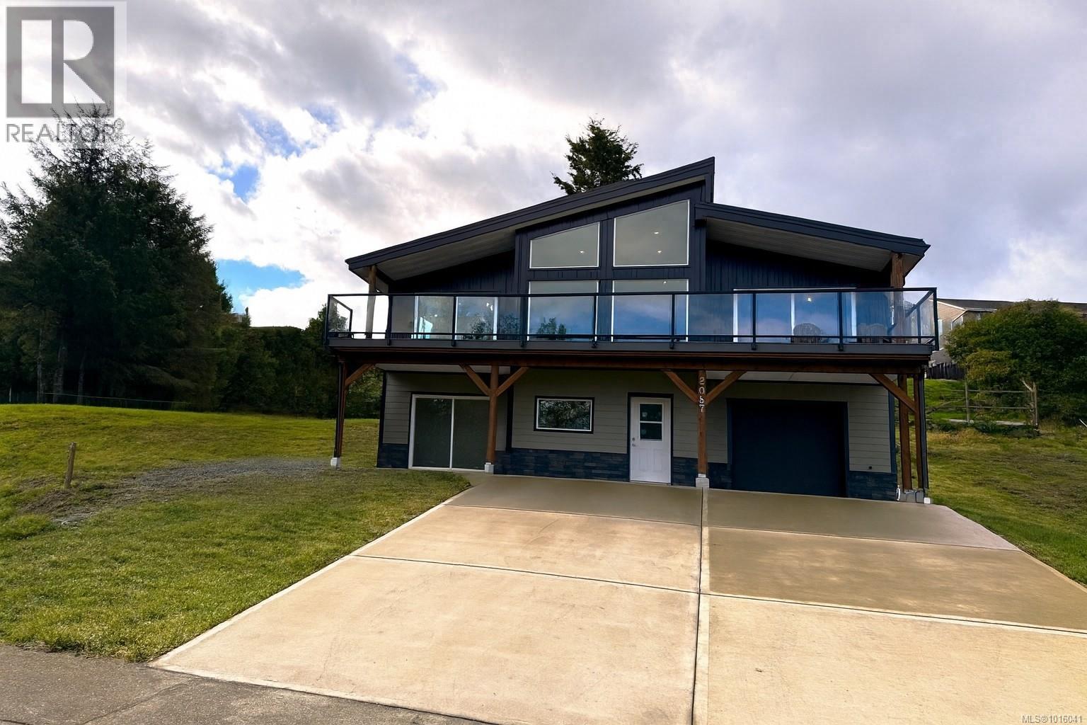 2087 Pioneer Hill Dr, Port McNeill, BC V0N 2R0