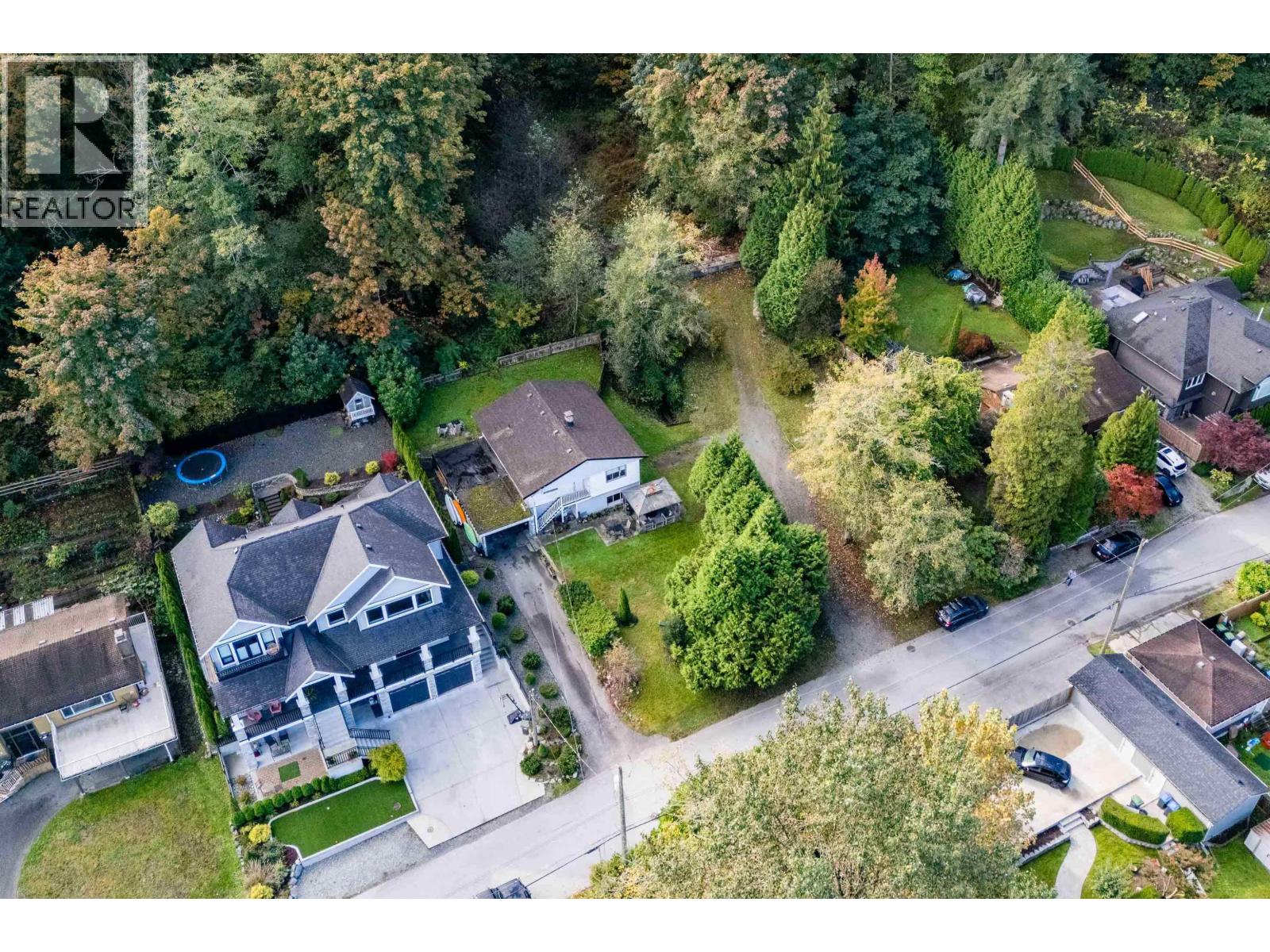 2210 Hope St, Port Moody, BC V3H 3E4