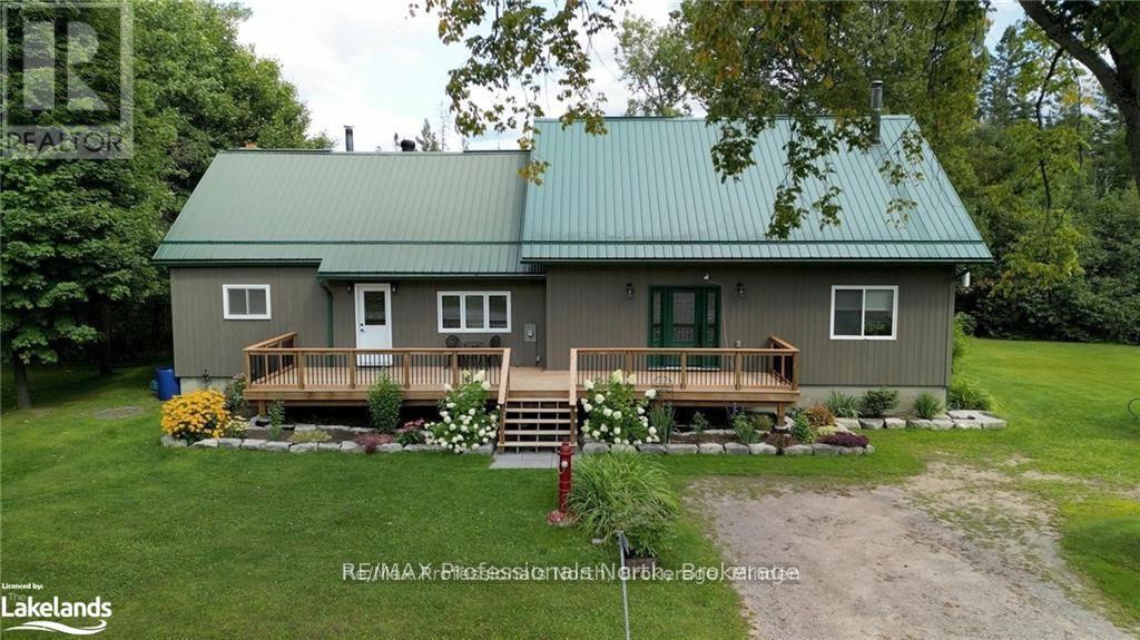 1026 Dewey St, Highlands East, ON K0M 1R0