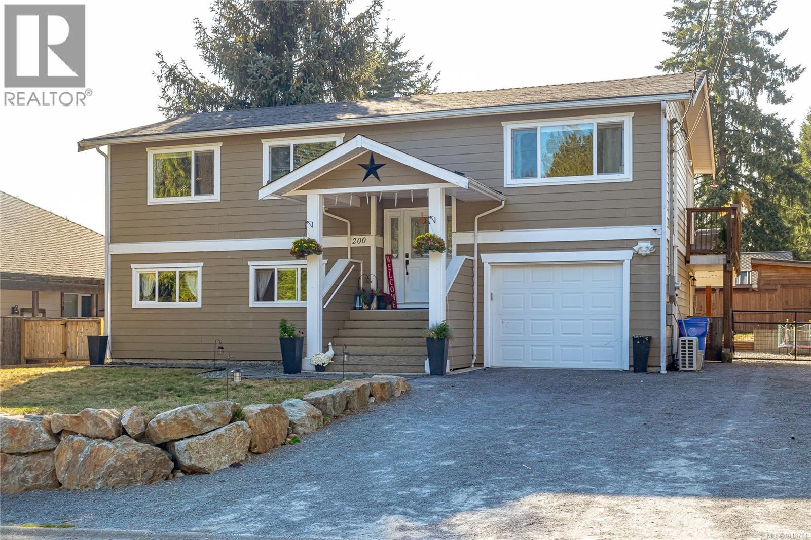 200 Johnson Pl, Lake Cowichan, BC V0R 2G0