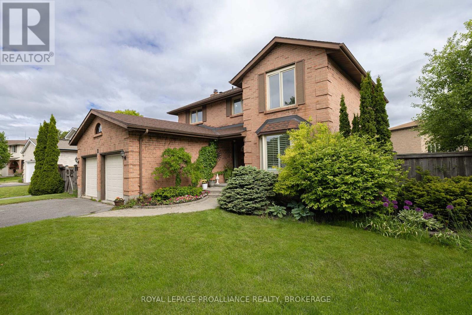 11 Glenwood Ct, Kingston, ON K7M 7G1