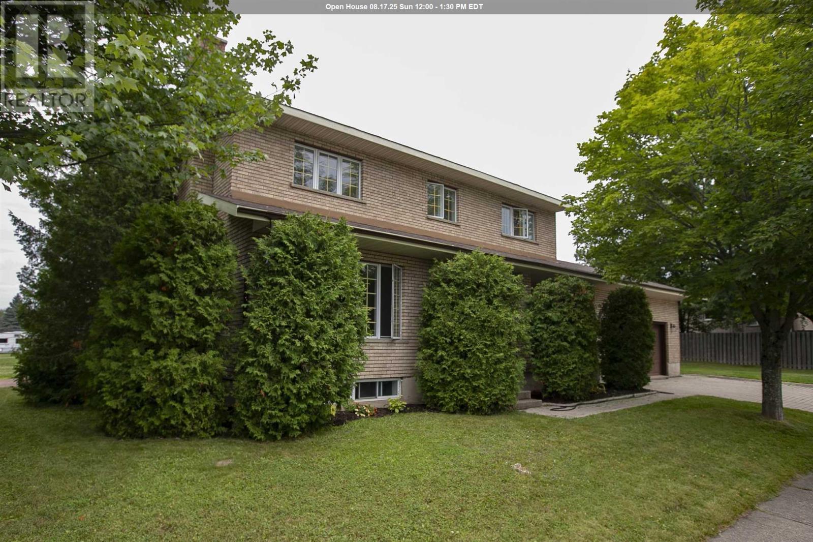 46 Mary Ave, Sault Ste. Marie, ON P6B 5Y5