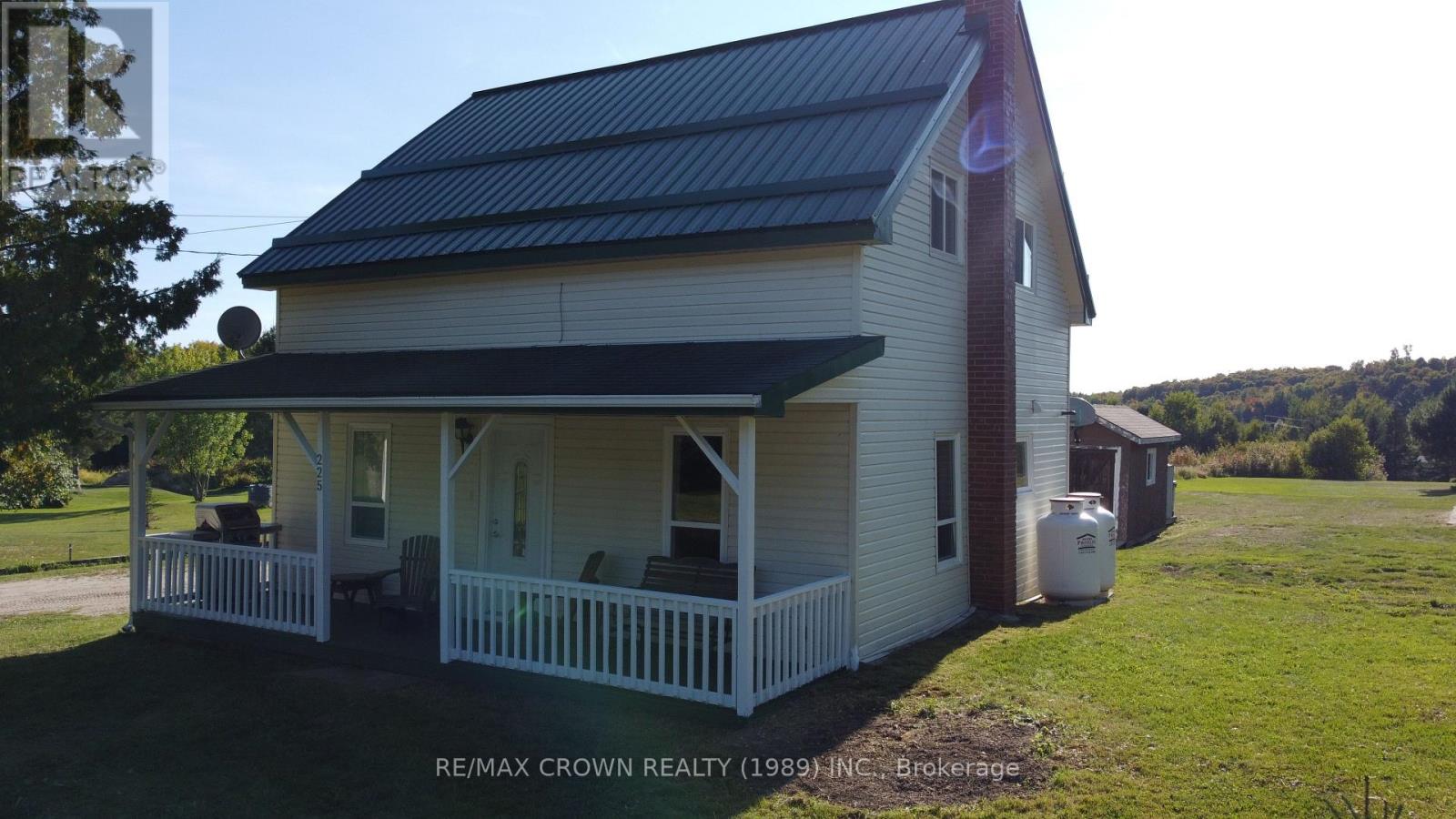 225 Yonge St, Bonfield, ON P0H 1E0