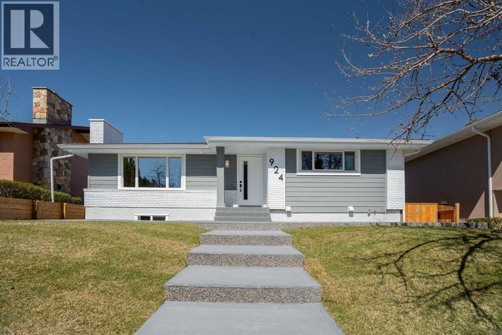 924 Canna Cres SW, Calgary, AB T2W 1N9