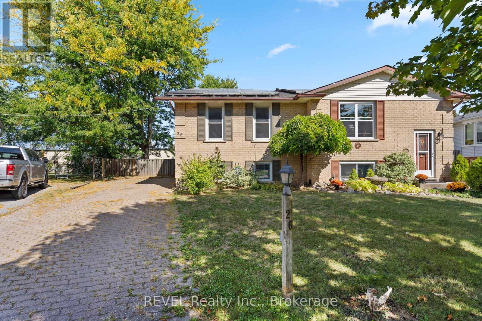 26 Vintage Cres, St. Catharines, ON L2S 3C2