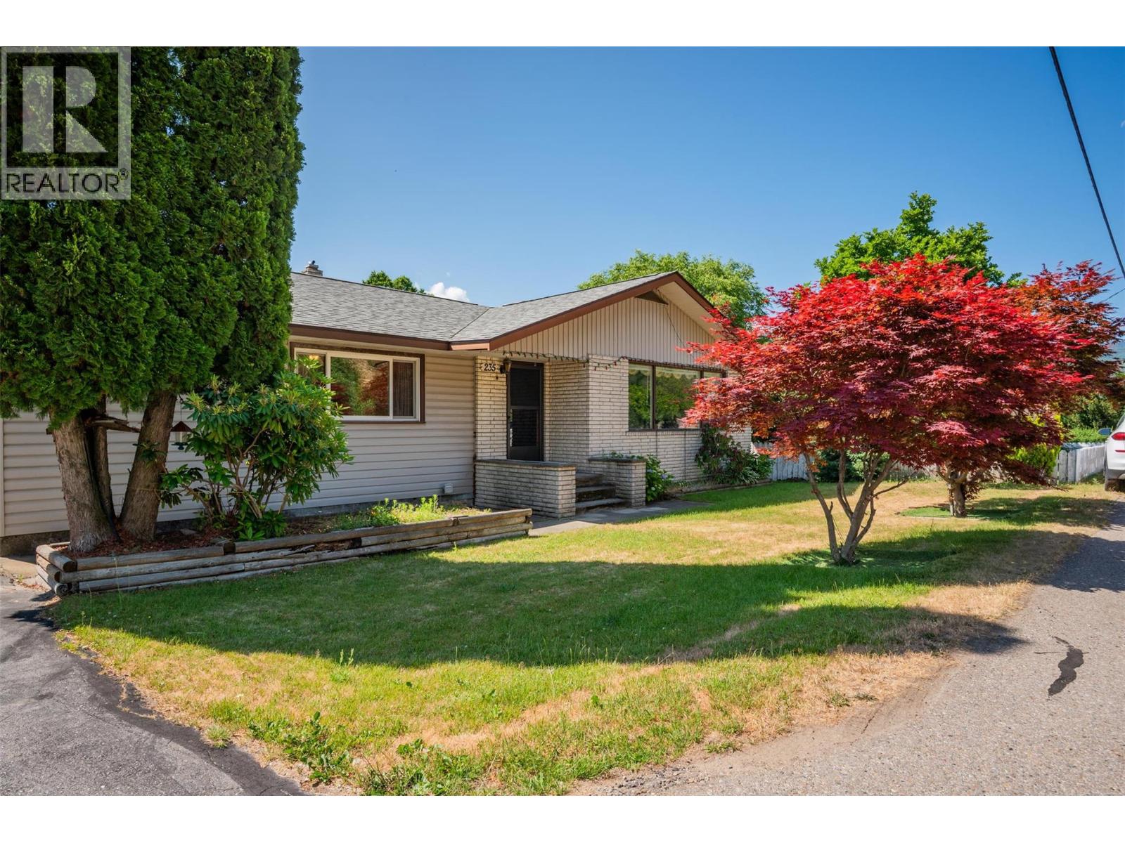 235 10th Avenue, Montrose, BC V0G 1P0