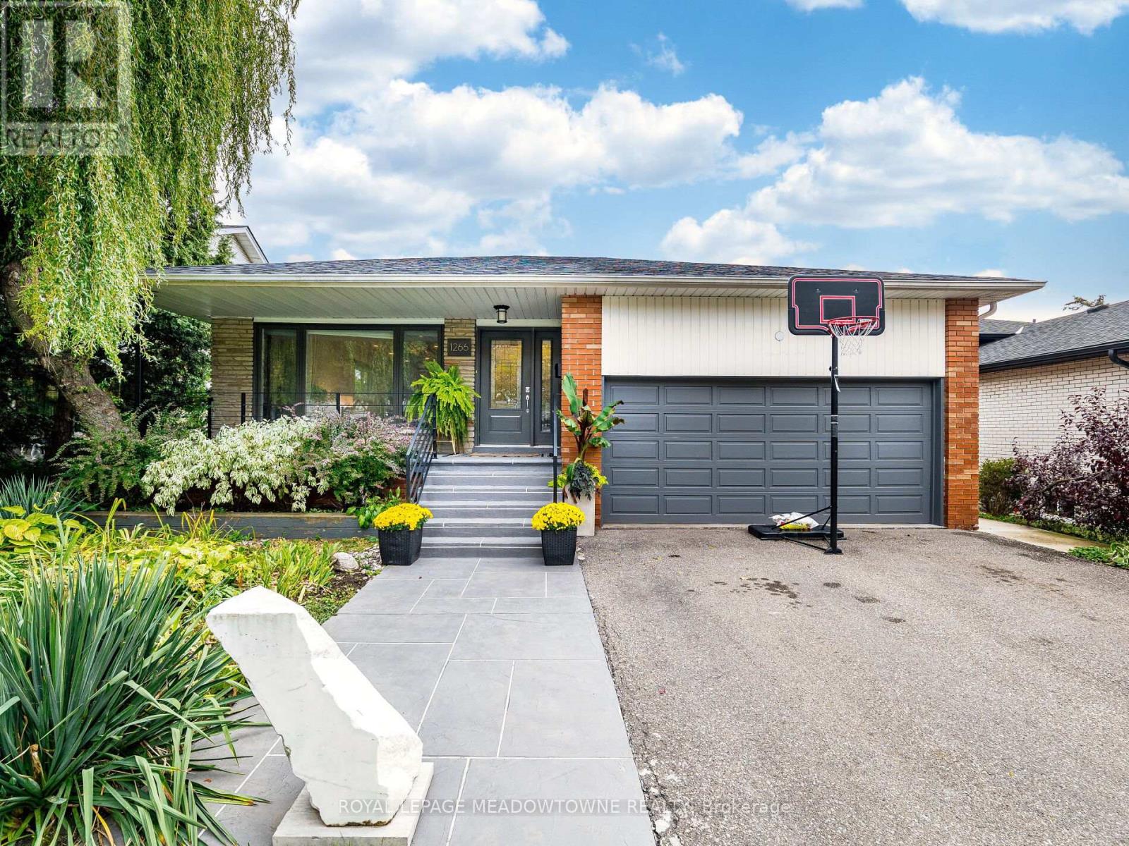 1266 Winding Trl, Mississauga, ON L4Y 2T7