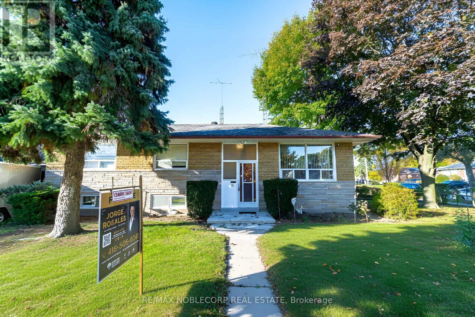 16 Fortune Gate, Toronto Woburn, ON M1G 1X8