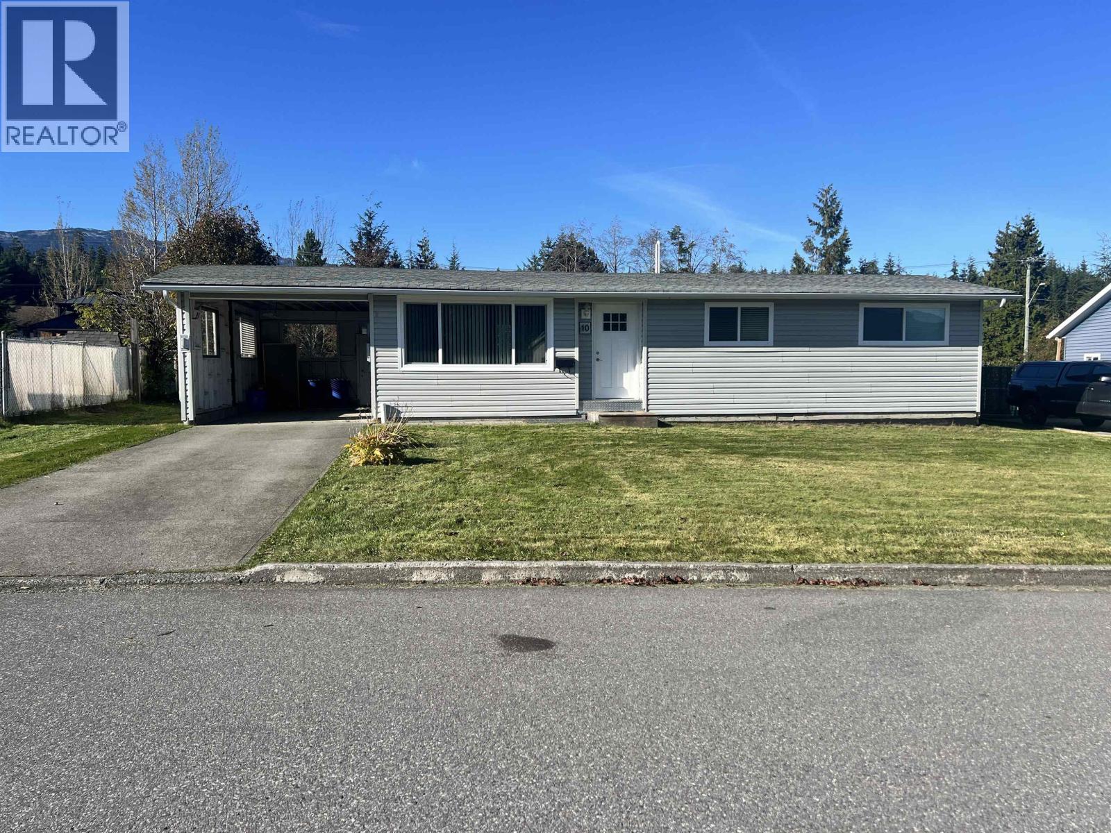 10 Bayer St, Kitimat, BC V8C 2J9
