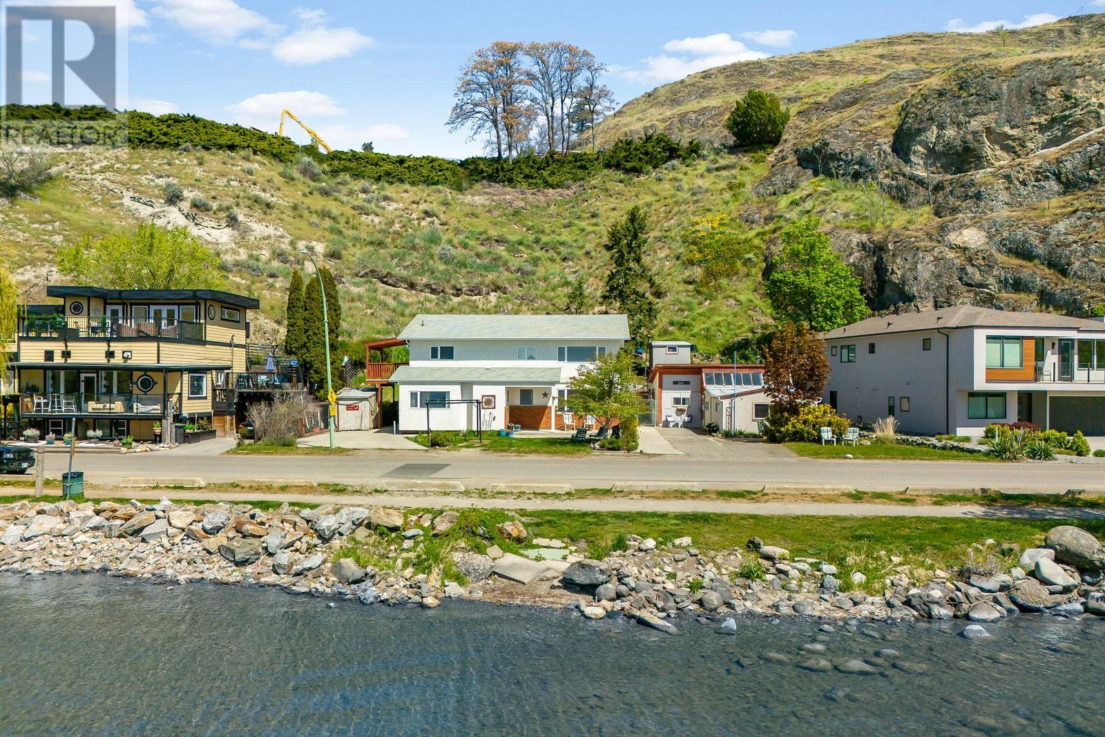 457 Poplar Point Dr, Kelowna, BC V1Y 1Y2