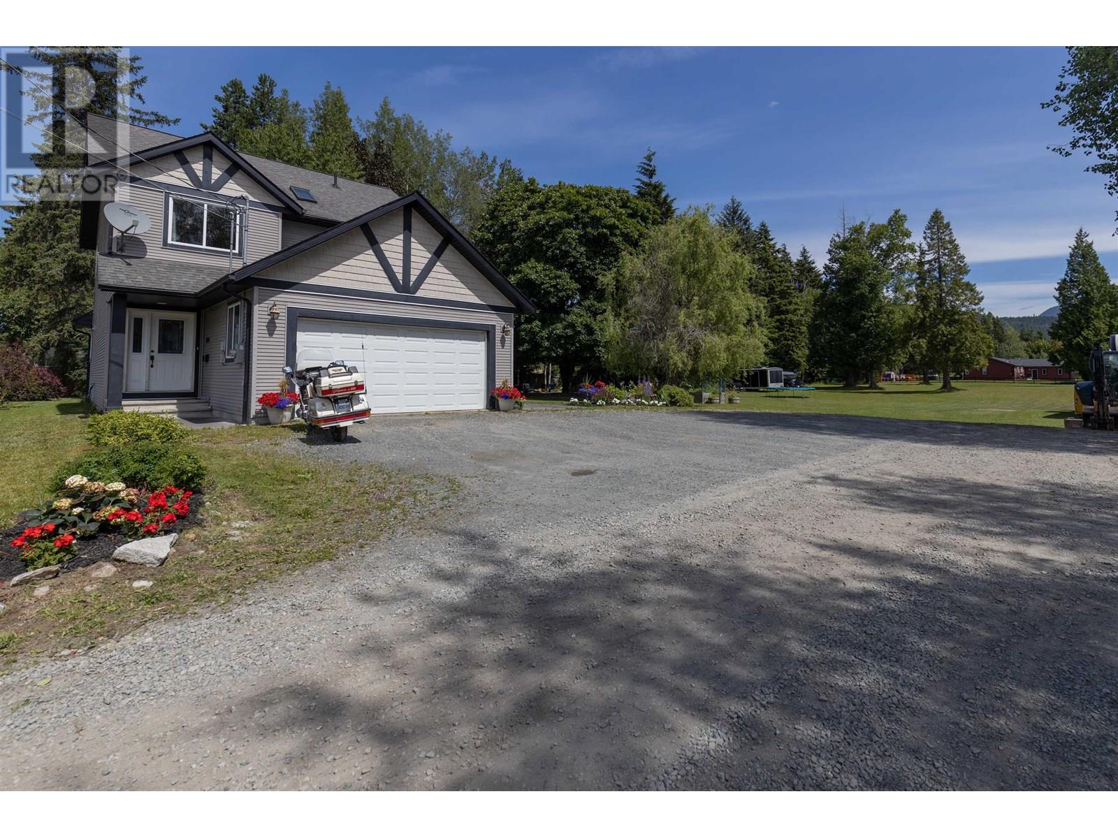 3304 Munroe St, Terrace, BC V8G 3B5