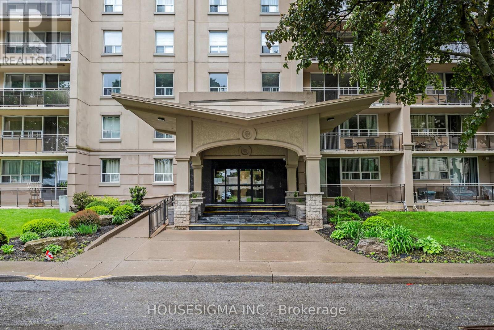 305 6400 Huggins St, Niagara Falls, ON L2J 3G5