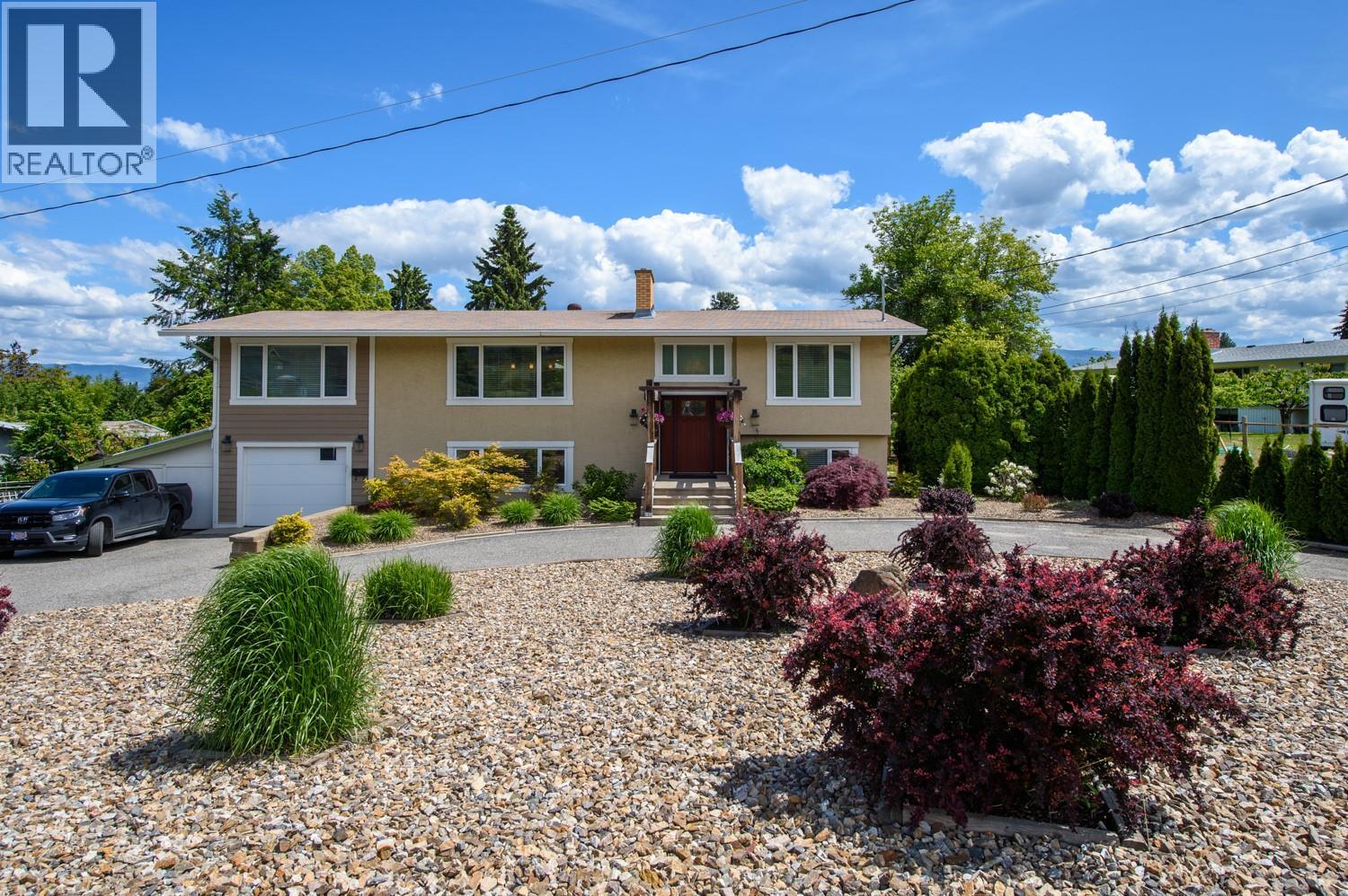2475 Hayman Rd, West Kelowna, BC V1Z 2A1