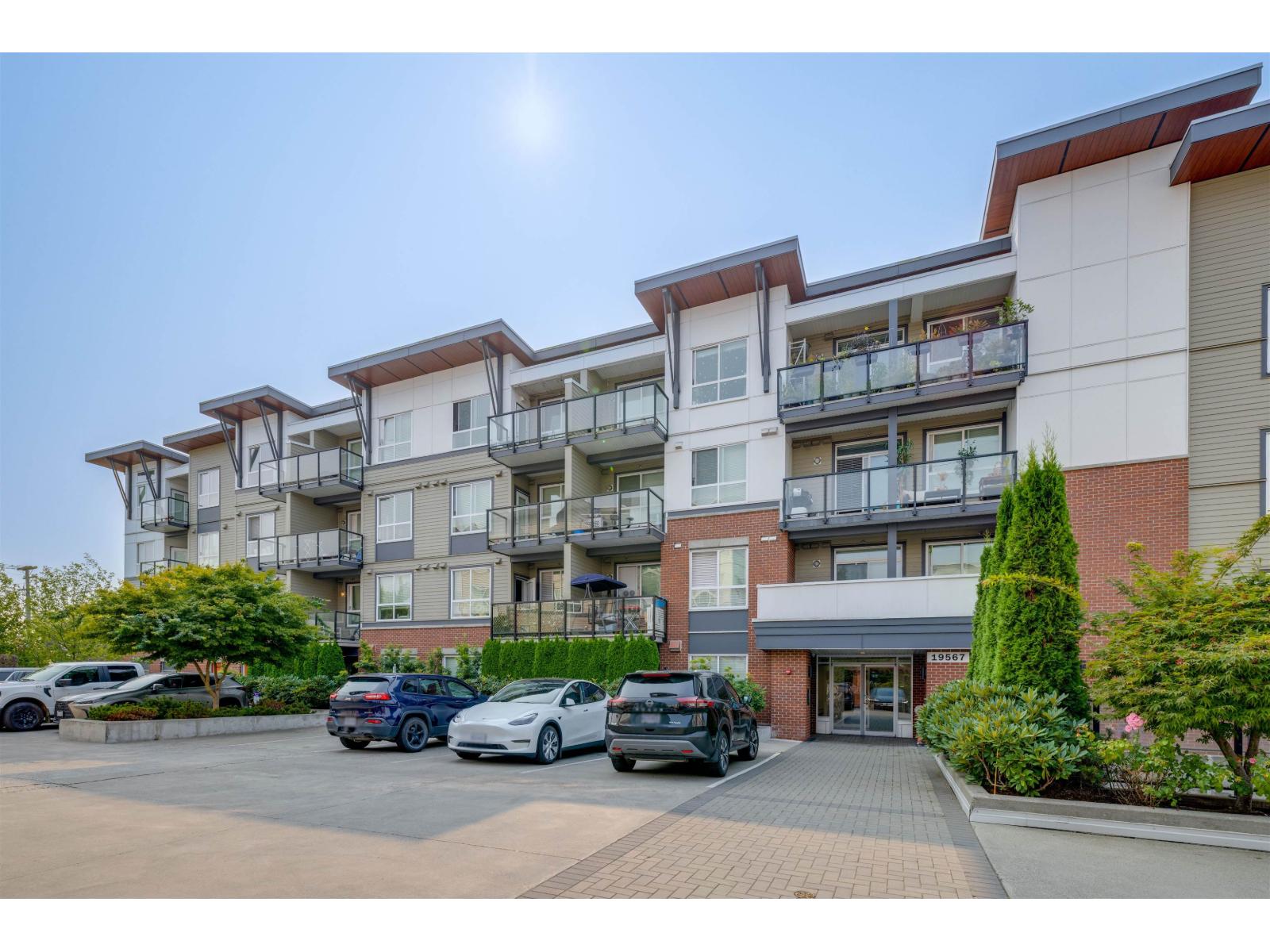 19567 64th Avenue Unit 303, Surrey, BC V3S 7H8